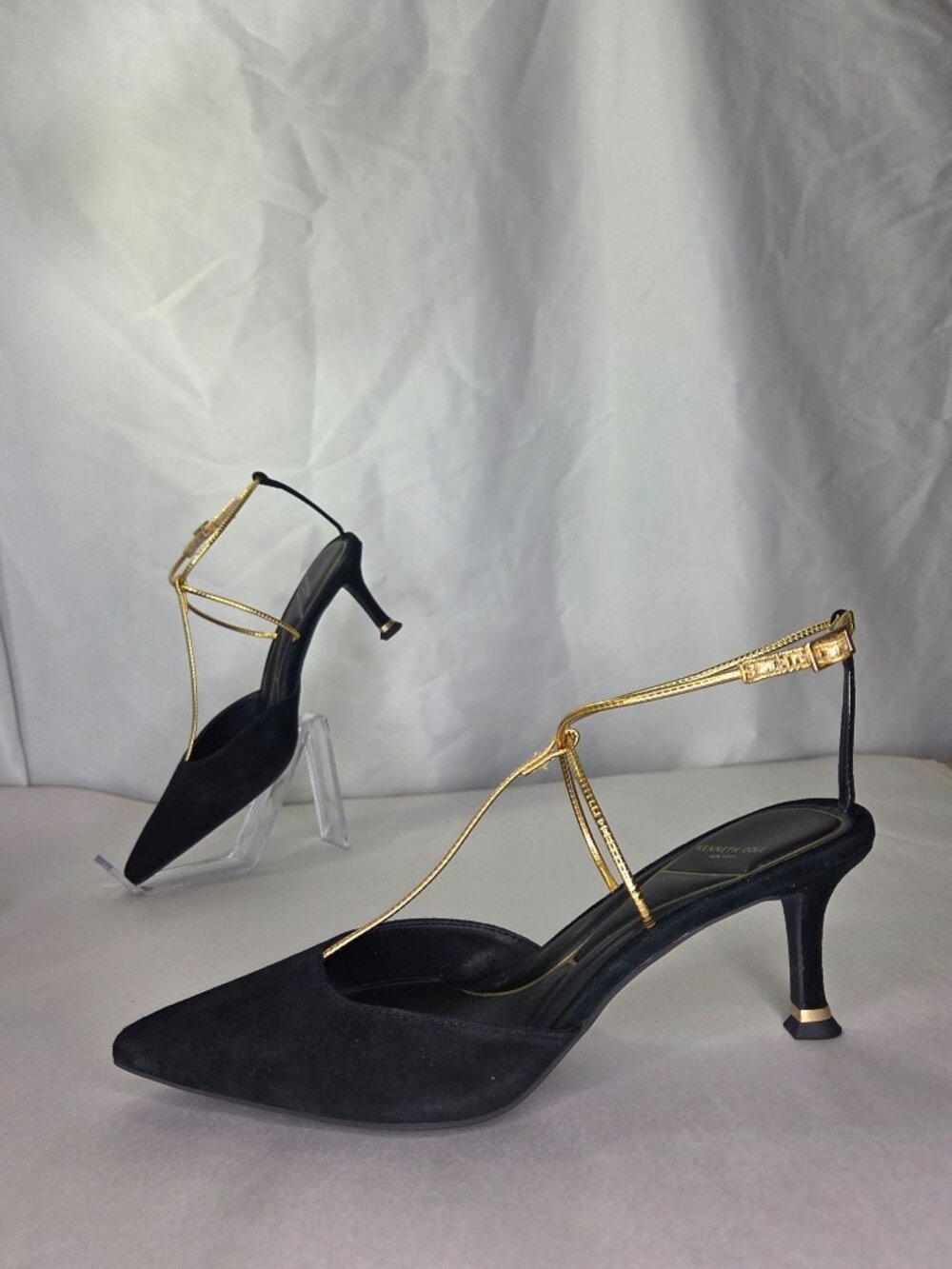 Kenneth Cole New York Umi T-Strap Pumps - Black Suede, Size: 8.5 M